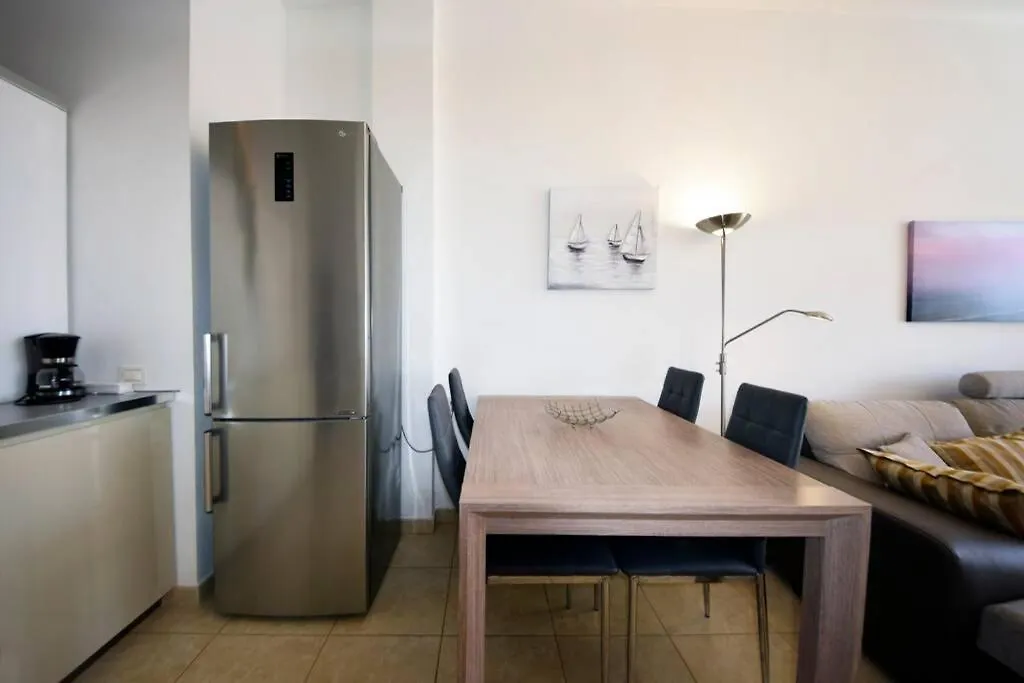 Beach Adeje Apartment أذيخي 0*,  إسبانيا